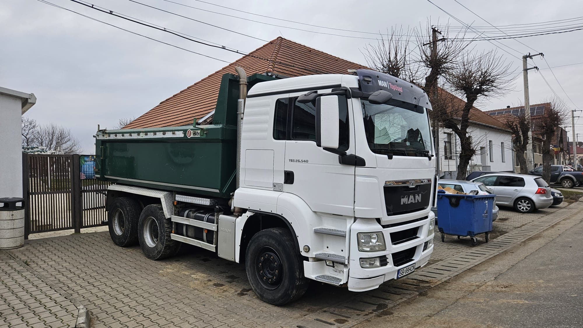 Miniexcavatoare Kubota și Hitachi Zaxis ale HCN Construct pe un teren din Sibiu