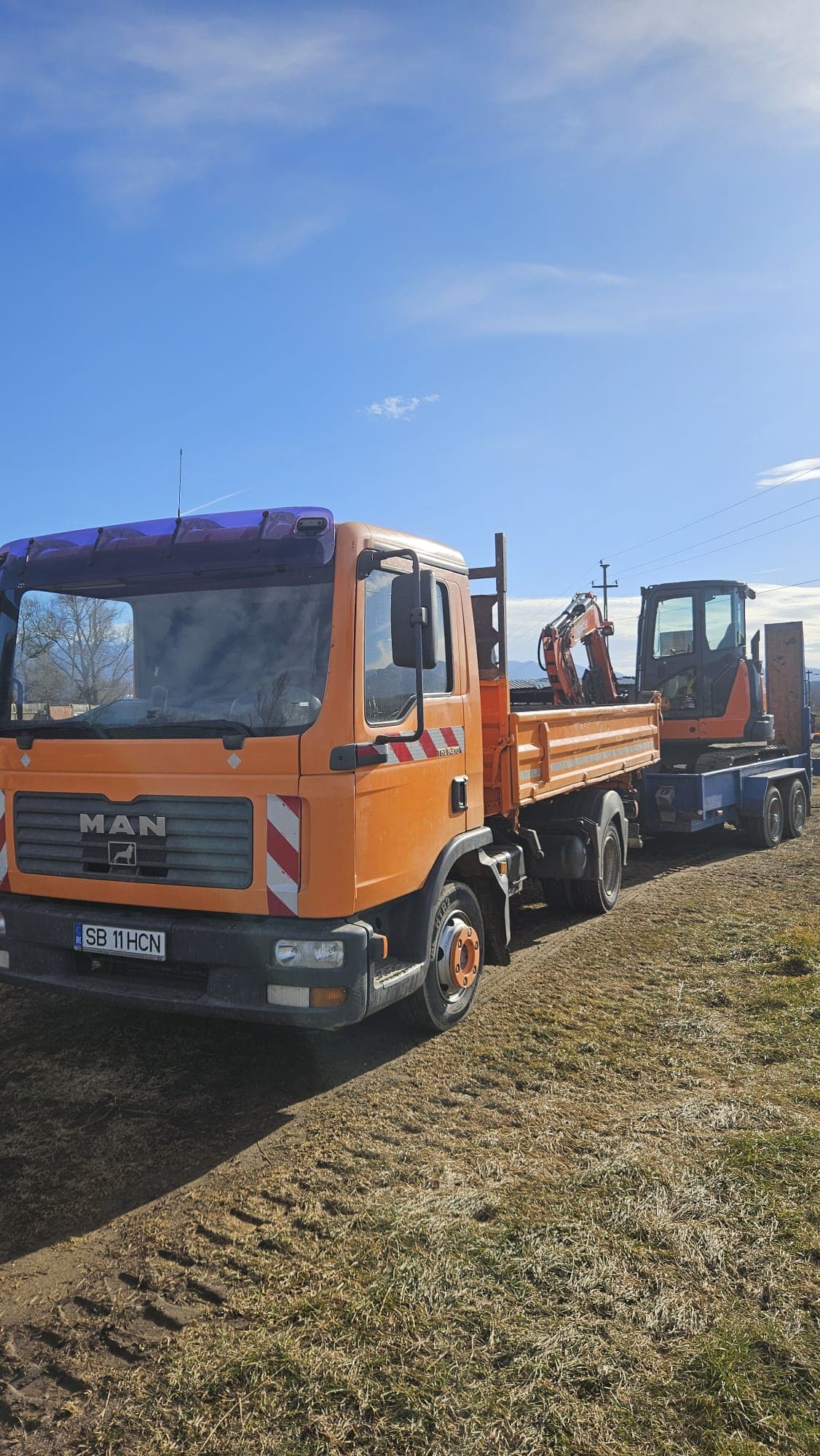 Braț și cupă miniexcavator Hitachi ale HCN Construct, detaliu